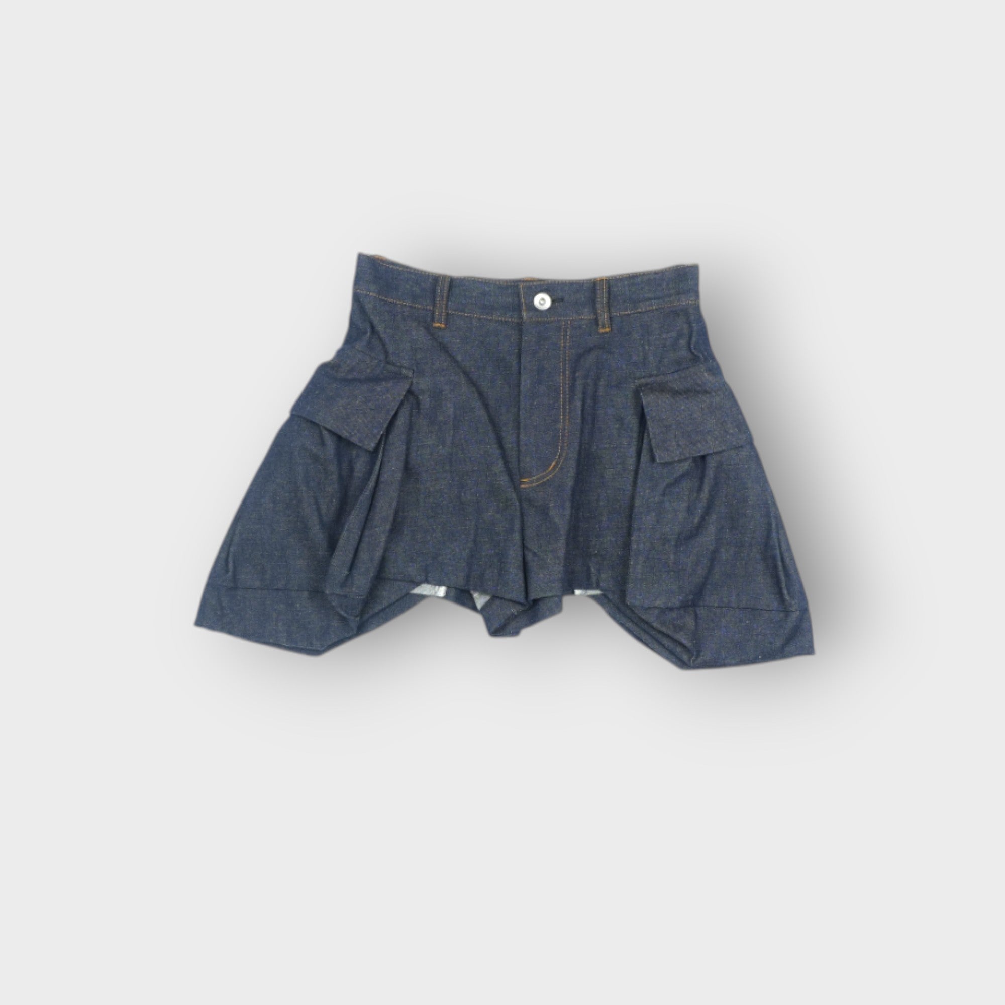 ショートパンツ SACAI Denim shorts Blue sacaiのインディゴ ベルト デニムショートパンツがセール中