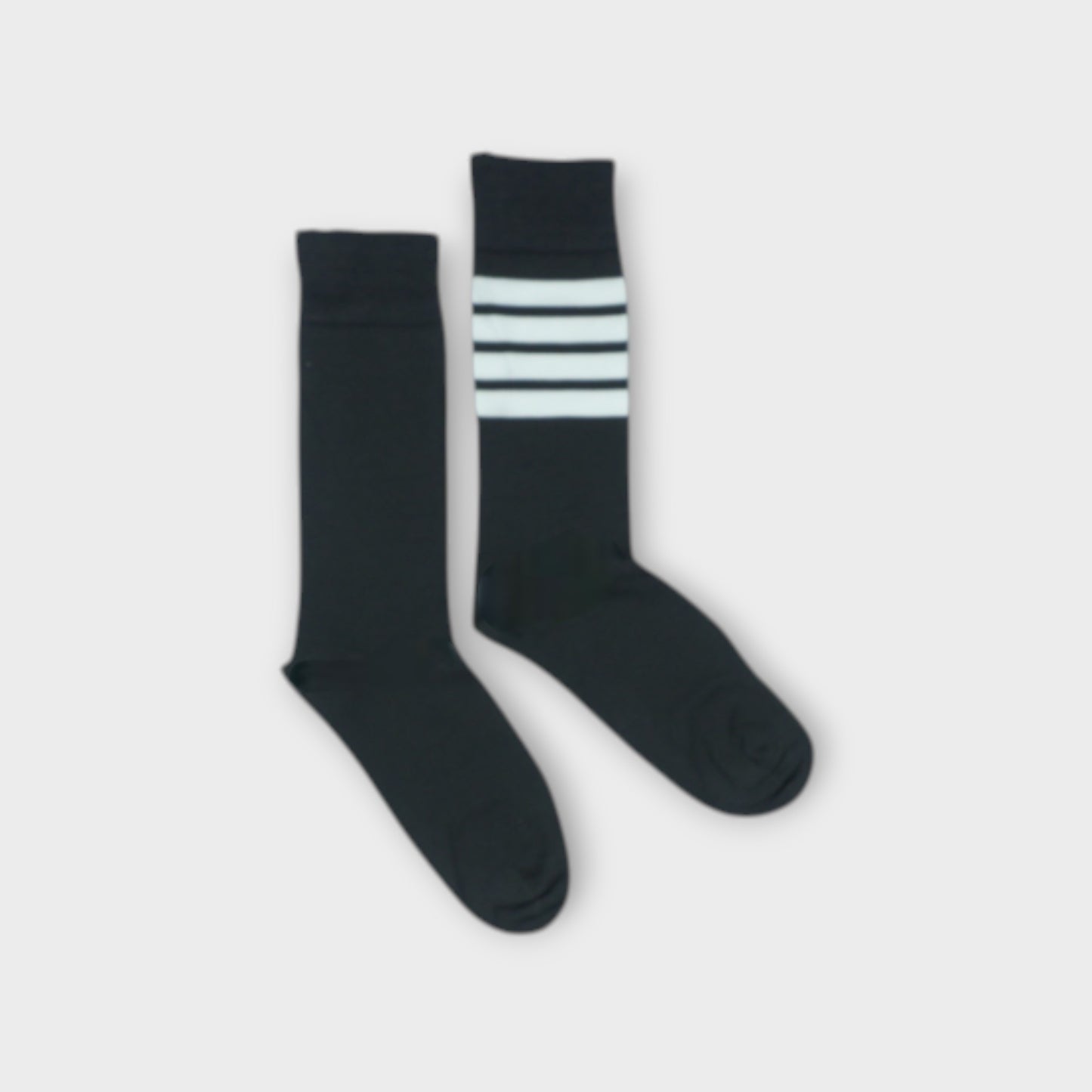 THOM BROWNE MID CALF SOCKS W/ 4 BAR IN LIGHTWEIGHT COTTON