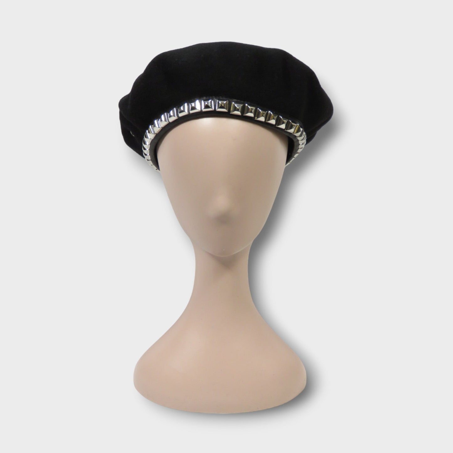 Vaquera MILITARY BERETWITH STUDS KNI
