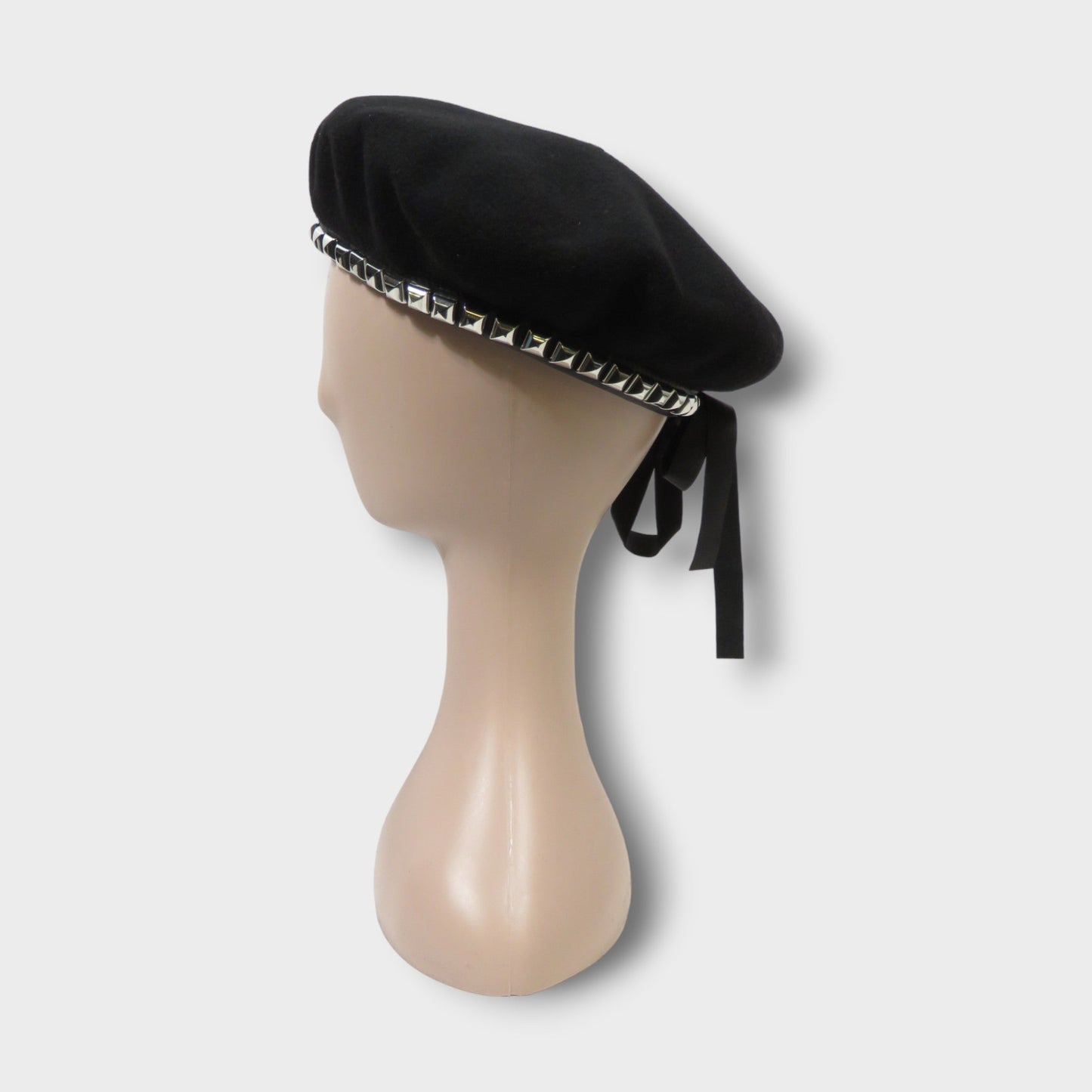 Vaquera MILITARY BERETWITH STUDS KNI