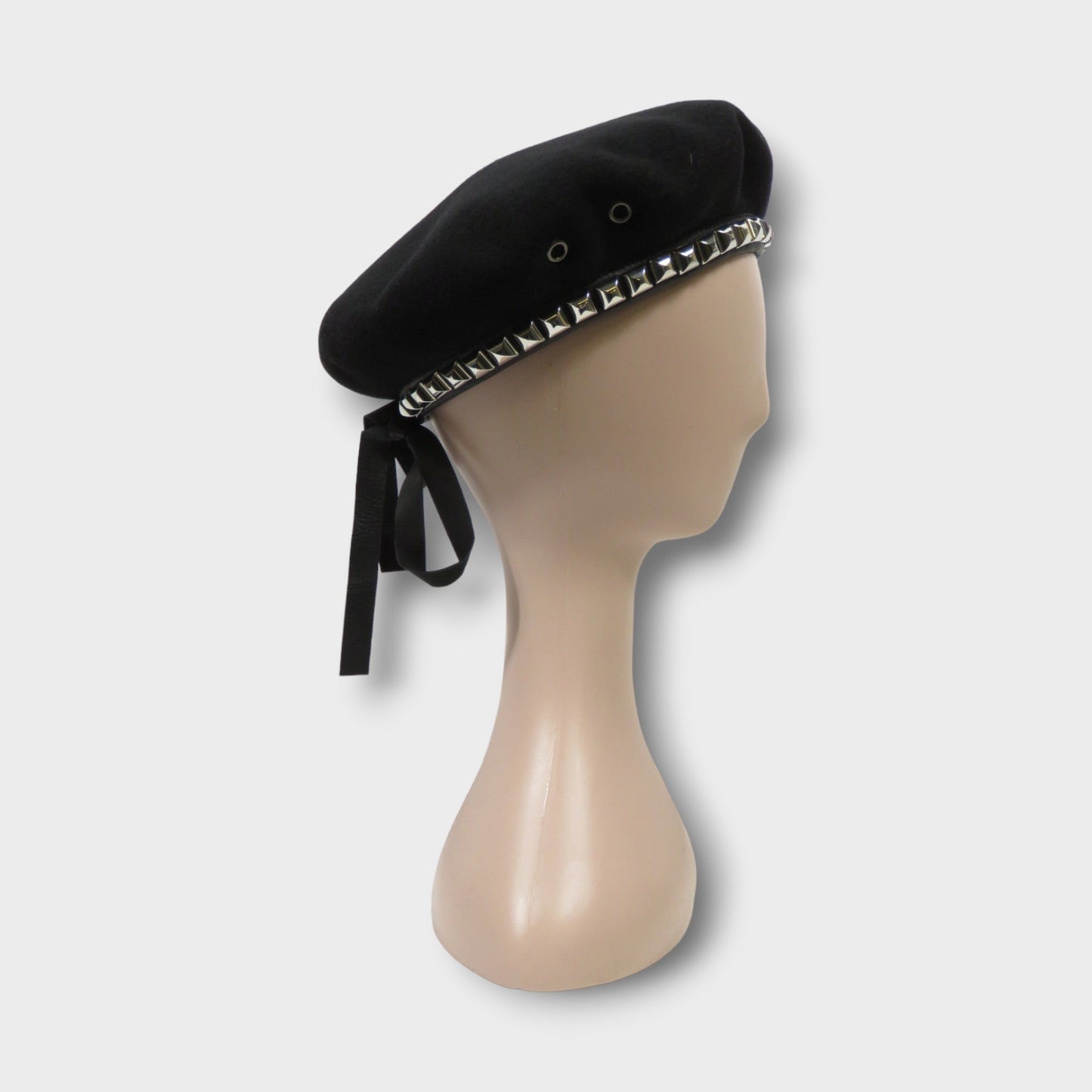 Vaquera MILITARY BERETWITH STUDS KNI