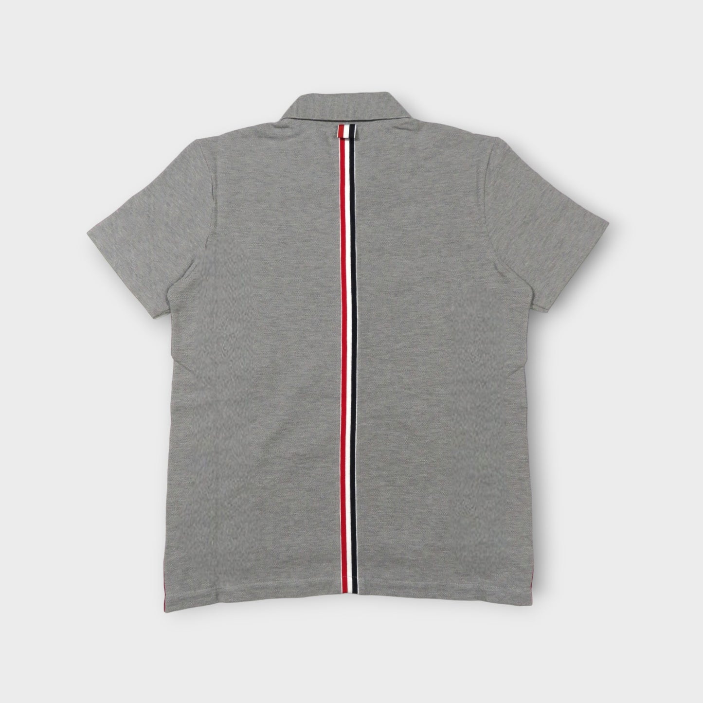 THOM BROWNE RELAXED FIT SHORT SLEEVE POLO W/ CENTER BACK RWB STRIPE IN CLASSIC PIQUE