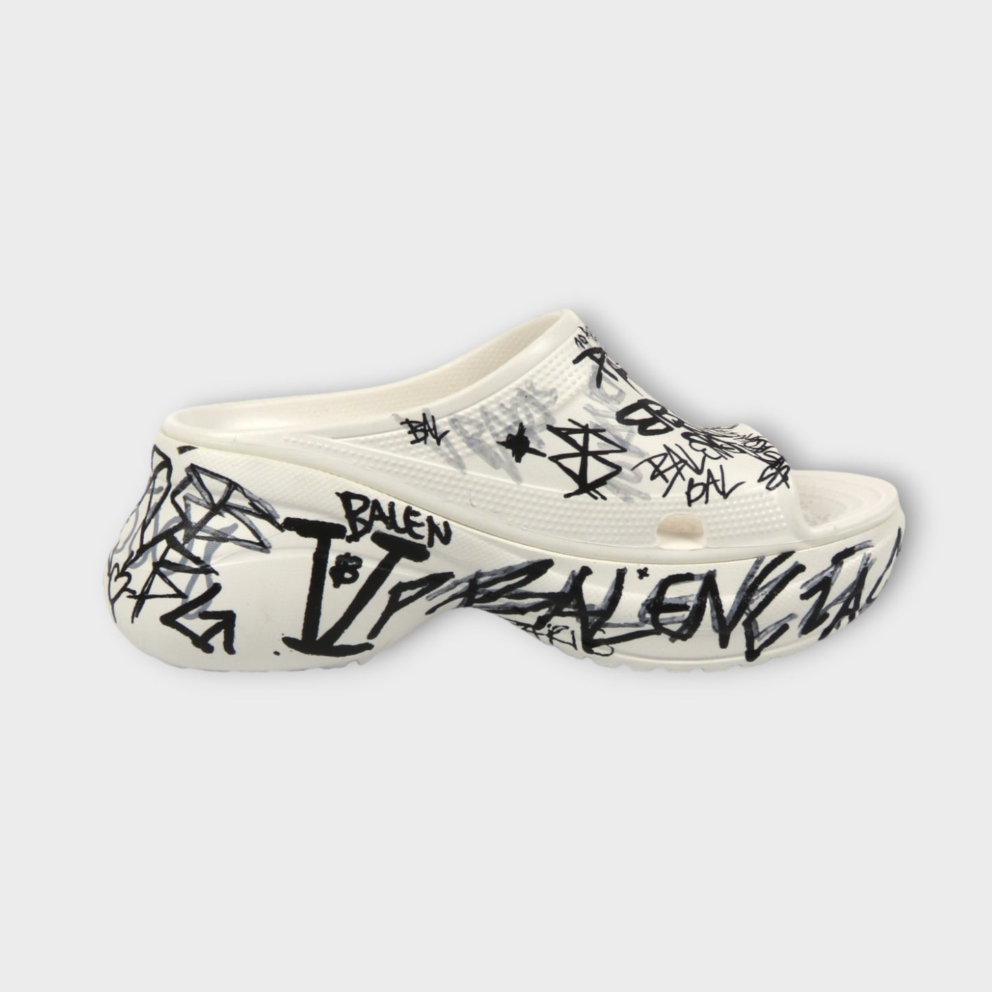 BALENCIAGA POOL CROCS SLIDE