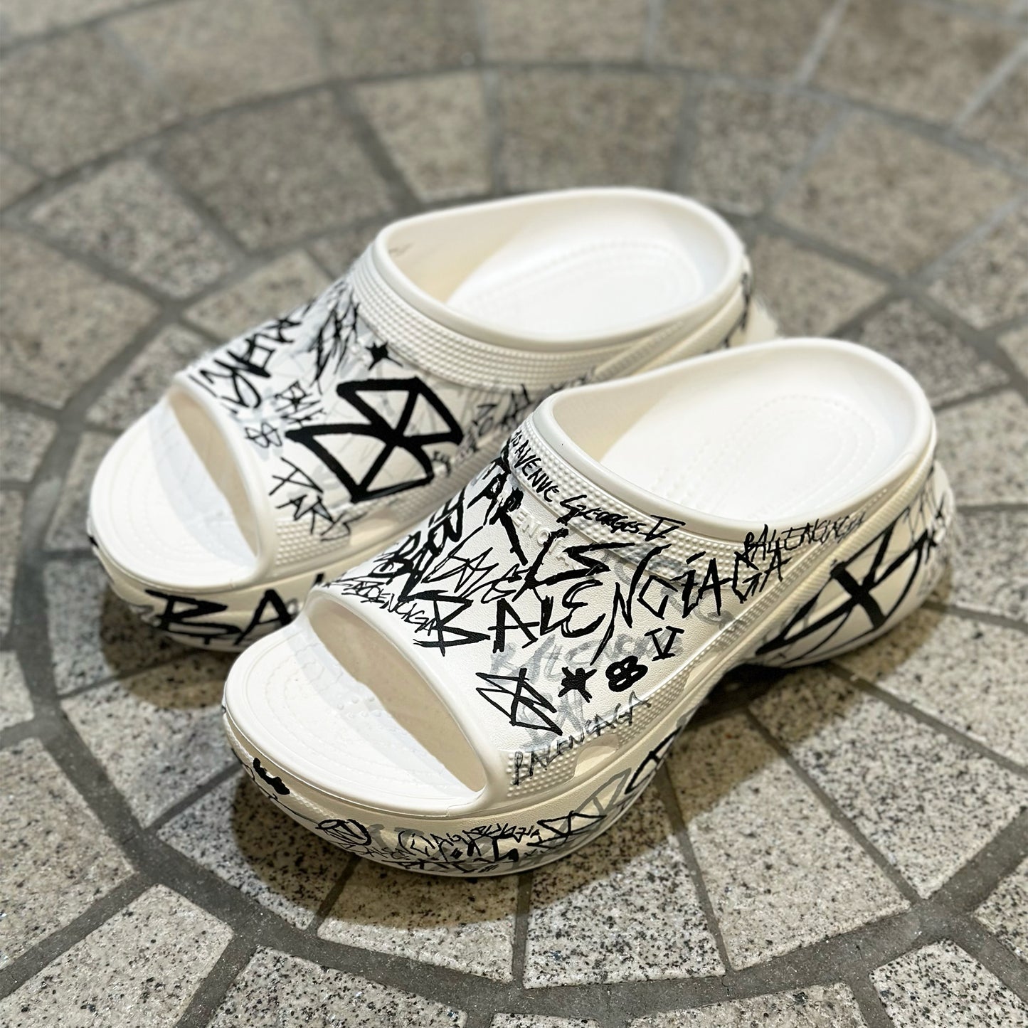 BALENCIAGA POOL CROCS SLIDE