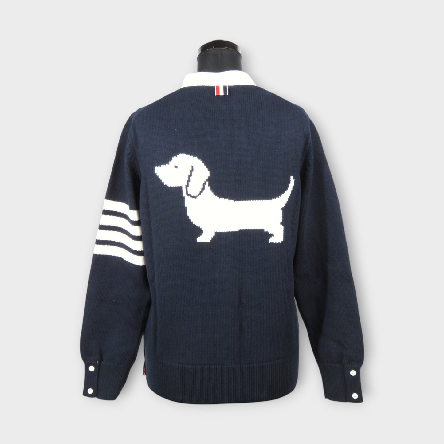 THOM BROWNE HECTOR ICON JERSEY STITCH INTARSIA V NECK CARDIGAN IN COTTON W/ 4 BAR STRIPE