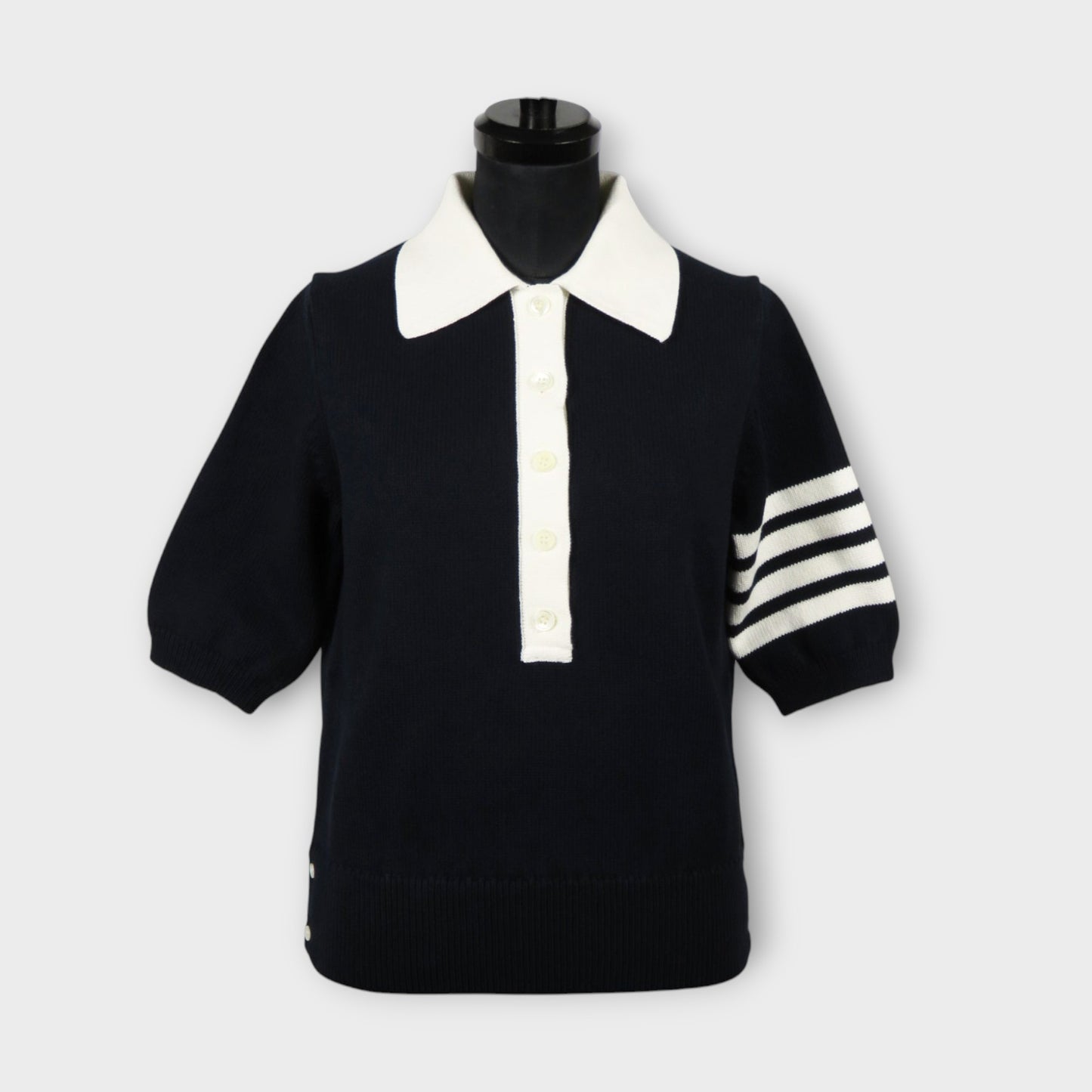 THOM BROWNE HECTOR ICON JERSEY STITCH INTARSIA SS POLO IN COTTON W/ 4 BAR STRIPE