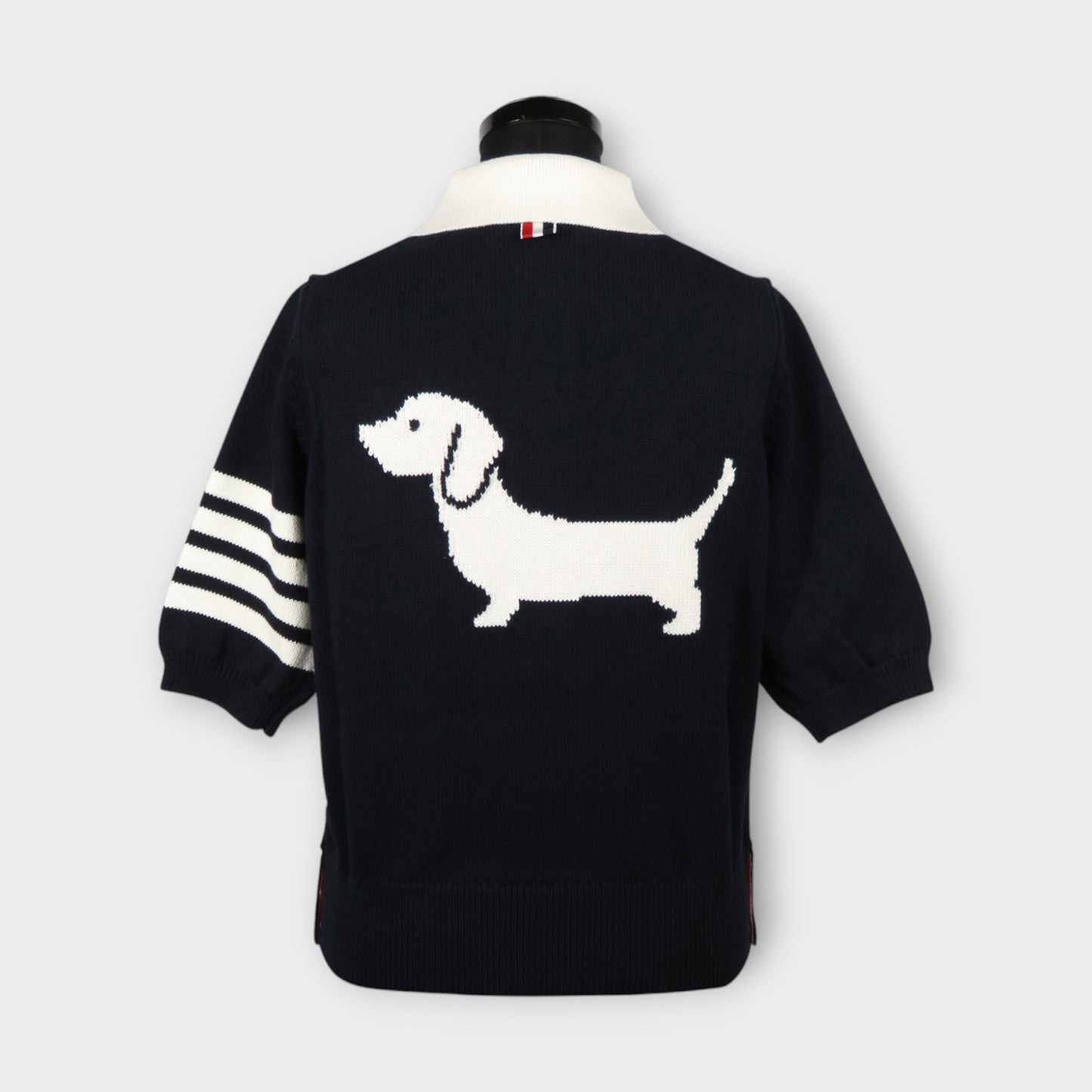 THOM BROWNE HECTOR ICON JERSEY STITCH INTARSIA SS POLO IN COTTON W/ 4 BAR STRIPE