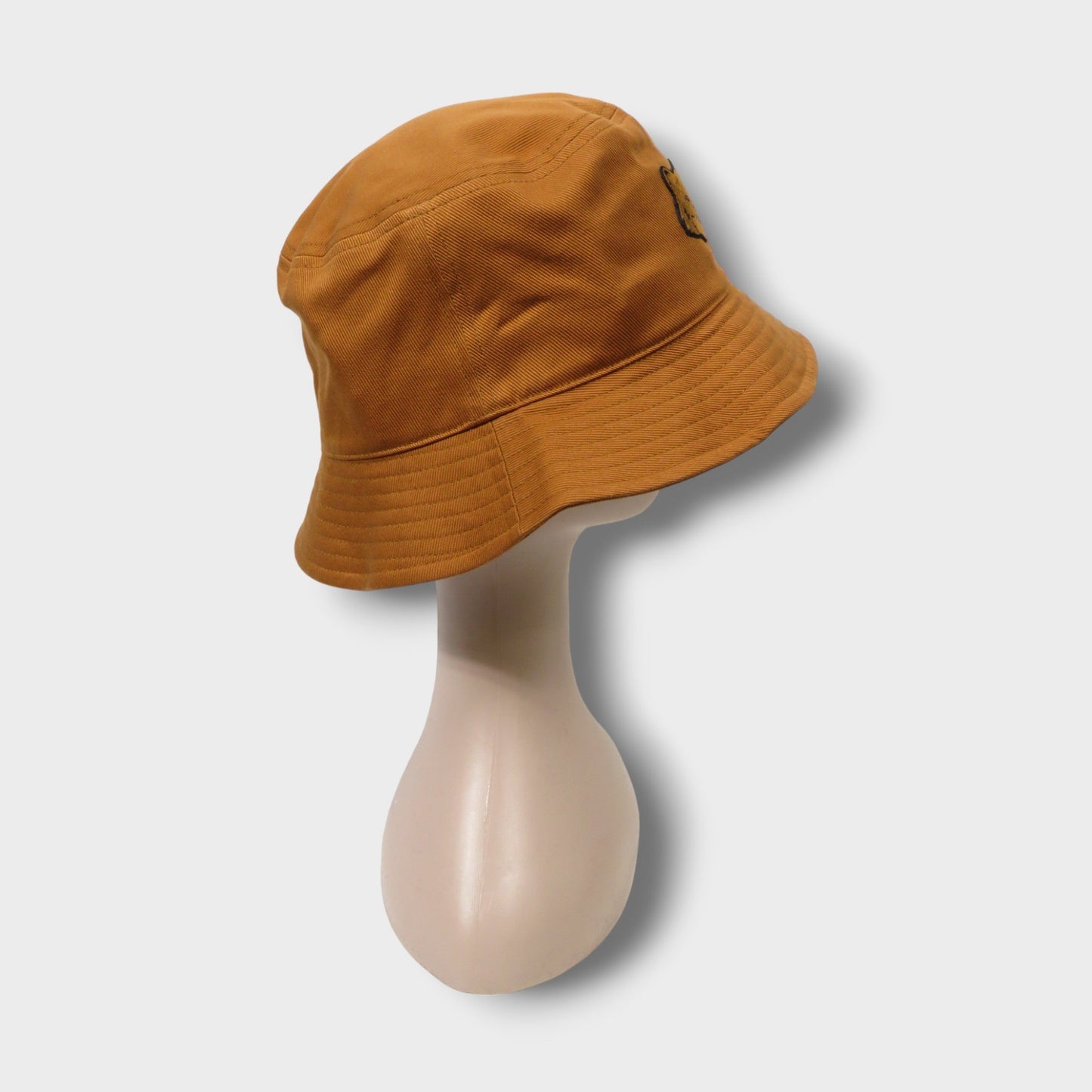 MAISON KITSUNÉ BOLD FOX HEAD BUCKET HAT