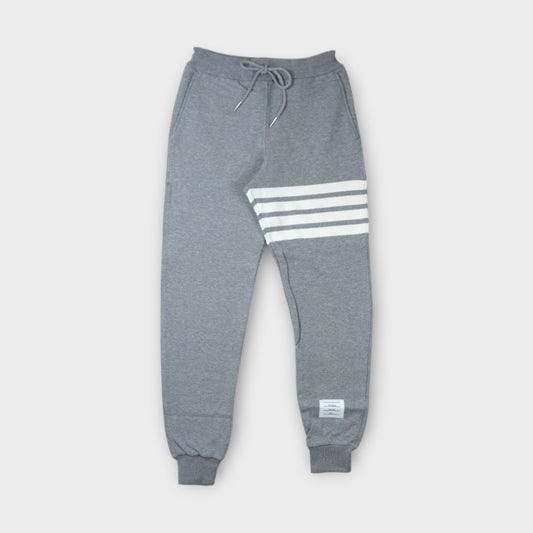 THOM BROWNE CLASSIC SWEATPANT IN CLASSIC LOOPBACK W/ ENGINEERED 4 BAR