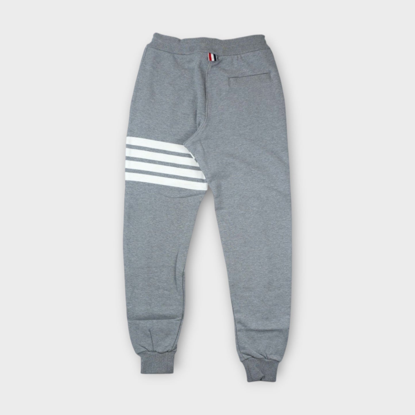 THOM BROWNE CLASSIC SWEATPANT IN CLASSIC LOOPBACK W/ ENGINEERED 4 BAR