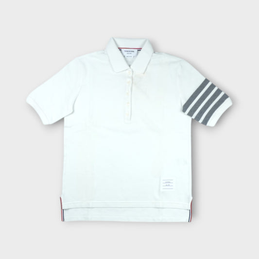 THOM BROWNE SHORT SLEEVE POLO W/ ENGINEERED 4 BAR IN CLASSIC PIQUE