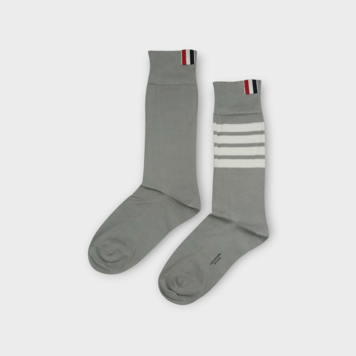 THOM BROWNE MID CALF SOCKS W/ 4 BAR IN LIGHTWEIGHT COTTON
