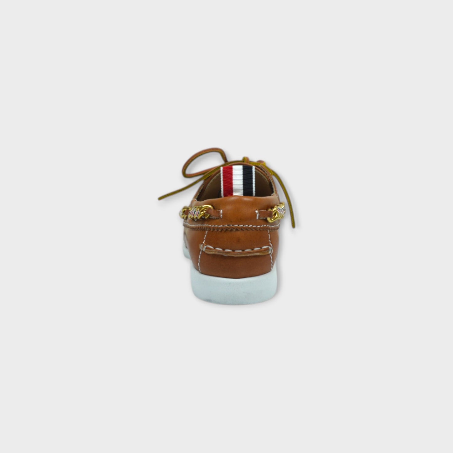 THOM BROWNE BOAT SHOE W/ RWB CHAIN ON ROUND SOFT SOLE IN VACCHETTA W/ BROGUE