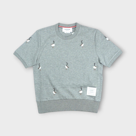 THOM BROWNE SHORT SLEEVE RIB CUFF TEE W/ GEESE HALF DROP EMB IN COTTON MILANO
