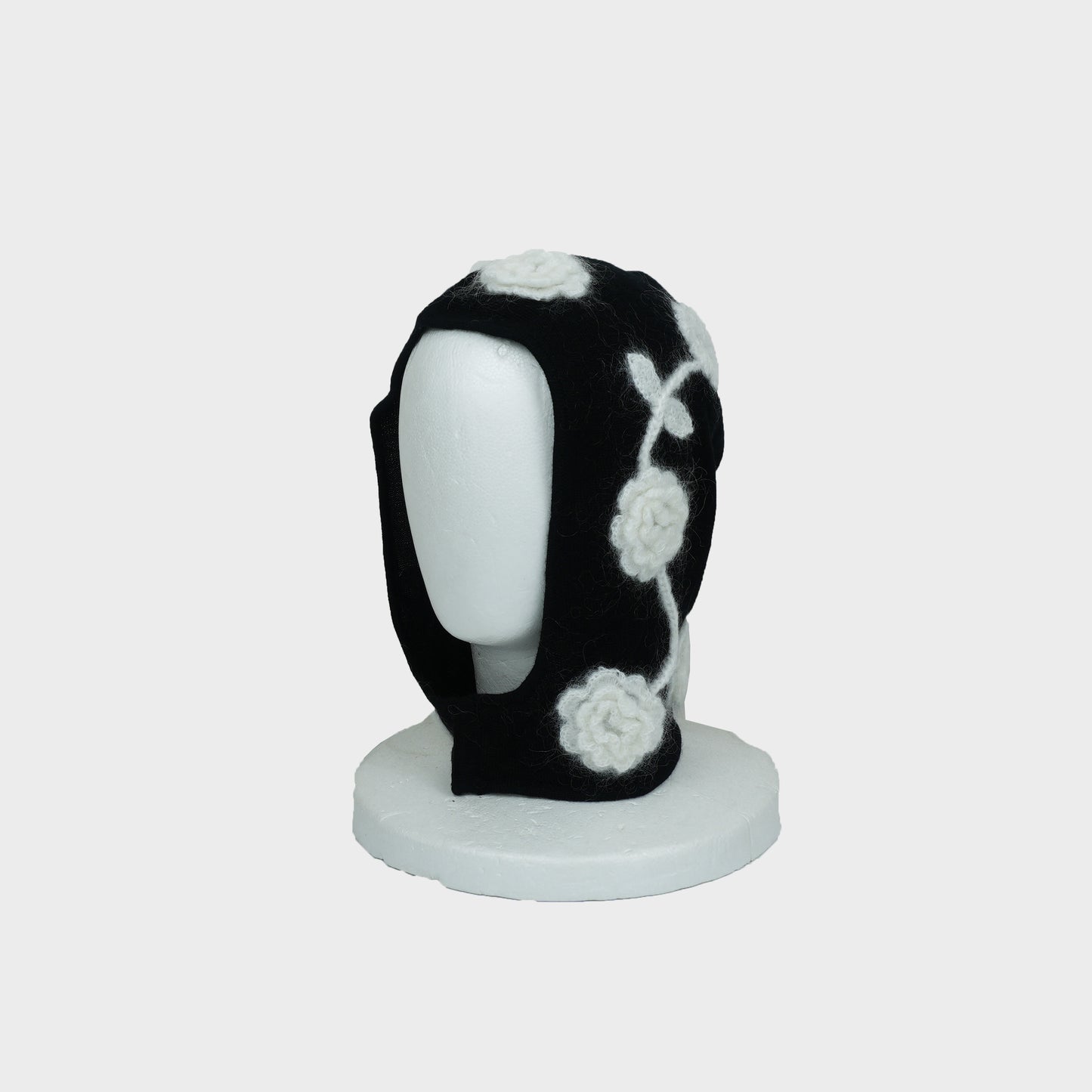 GANNI Bonnet Crochet Flowers