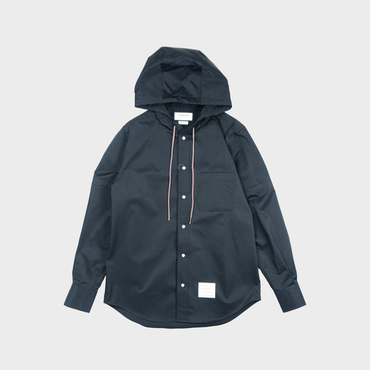 THOM BROWNE HOODED STRAIGHT FIT L/S SHIRT W/ RWB CUFF DETAIL AND CFRONT PLACKET AND SELF ARMBAND IN POLY CO