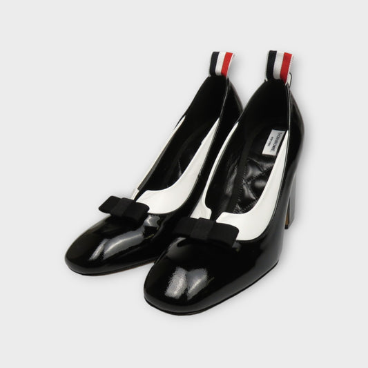 THOM BROWNE BOW AND COLLAR COURT SHOE W/ 90MM BLOCK HEEL IN SOFT PATENT LEATHER W/ VITELLINO