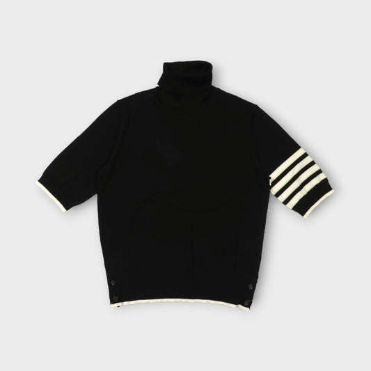 THOM BROWNE RELAXED FIT SS TURTLE NECK IN FINE MERINO WOOL W/ 4 BAR STRIPES AND TIPPING