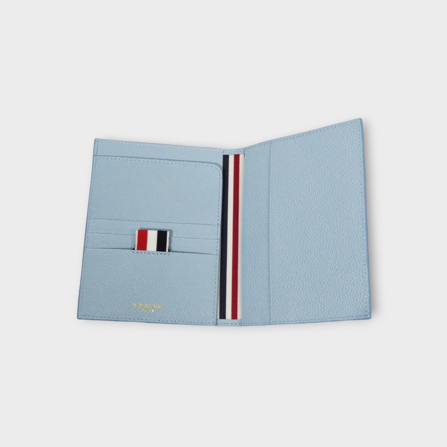 THOM BROWNE DOUBLE CARD HOLDER W/ 4 BAR APPLIQUE’ STRIPE IN PEBBLE GRAIN LEATHER